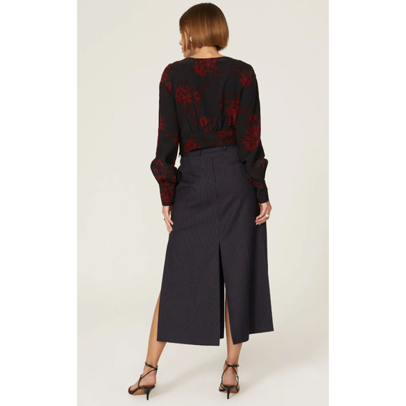 Marissa Webb Navy Red Floral V-Neck Cropped Blouse Sz 4 | Long Sleeve - Picture 2 of 6